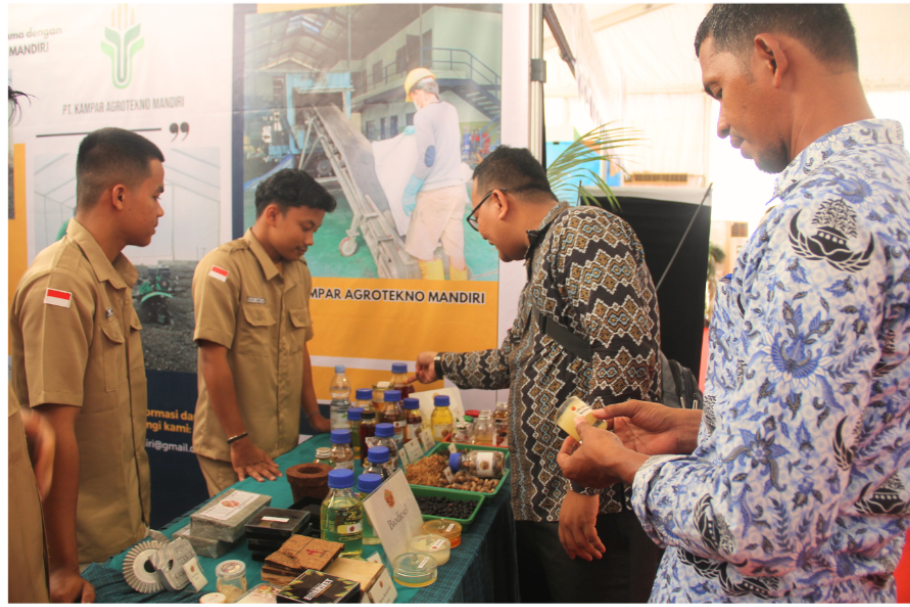 Produk Penelitian mahasiswa politeknik kampar di lirik Pengunjung